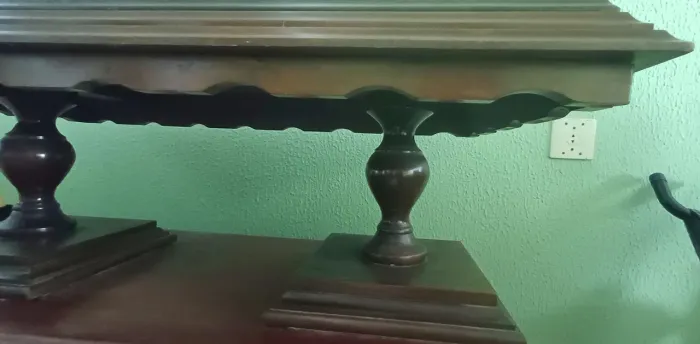 Mesa centro/apoio colonial torneada embuia maciça