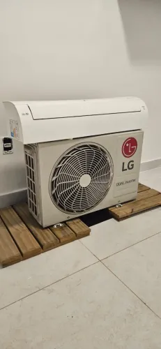 Ar condicionado 12000btus Quente/frio Inverter LG