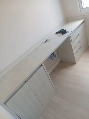 Mesa de escritório planejada