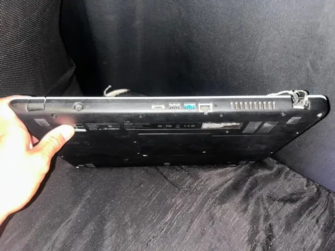 Notebook Acer Aspire ES1-572 i3 6ª Ger + 12GB RAM (Detalhe na Tela / Sem HD)