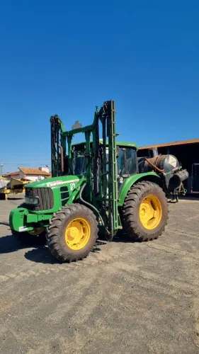 Trator John Deere 6100J Pulverizador Barra Central 15 metros