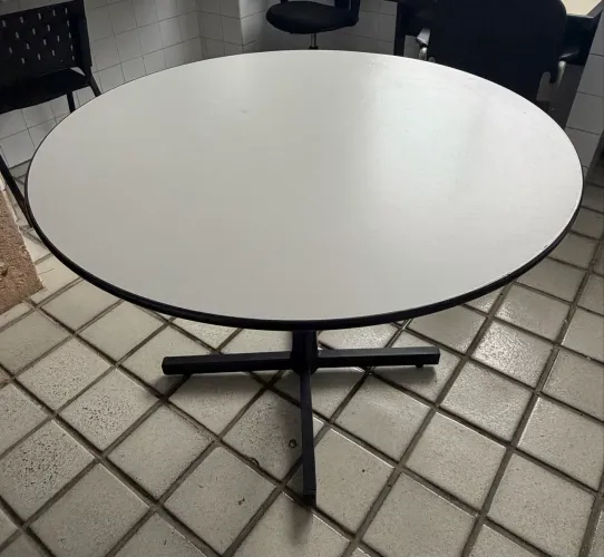 Mesa de reunião redonda