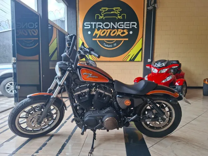 HARLEY DAVIDSON XL 883 R 2012