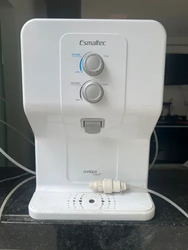 Bebedouro gelado e frio