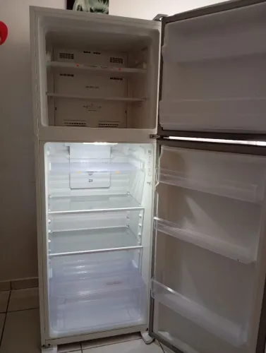 vende-se geladeira continental 