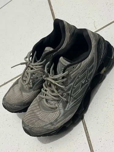 Tênis Mizuno Prophecy 6 Cinza e Preto Camaleão - Tamanho 41