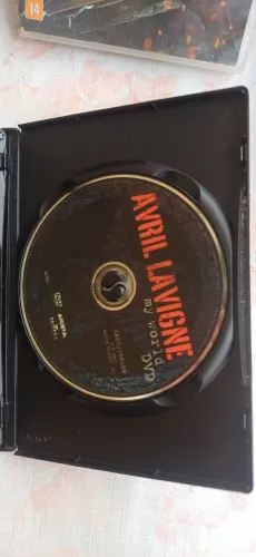 Dvd My World Evlil Lavigne