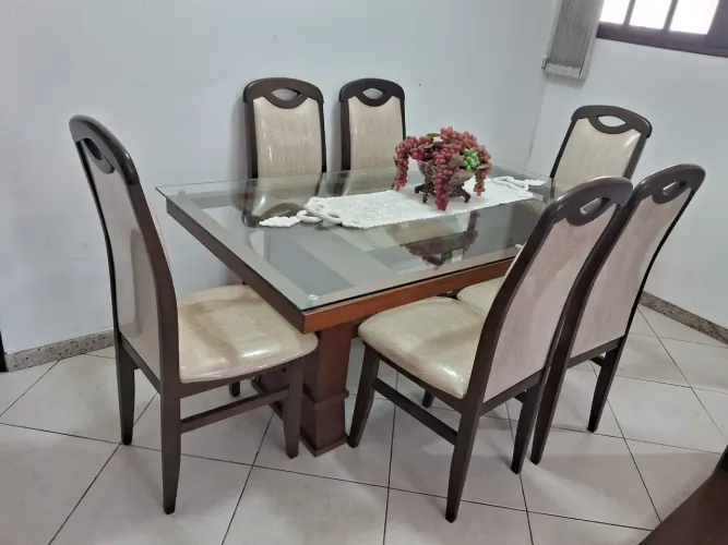 Mesa de Jantar 6 Lugares em Madeira Maciça com Tampo de Vidro Temperado - Completa