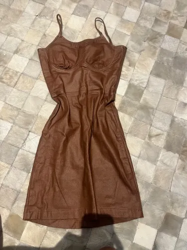 Vestido com casaco removível em bengaline resinado