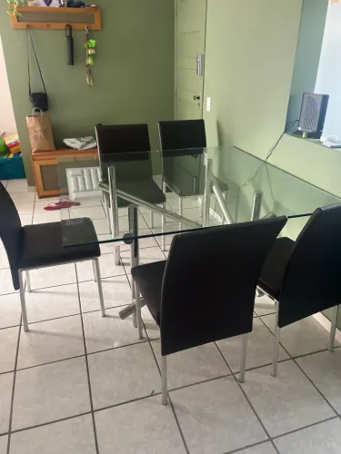 Mesa de vidro com 5 cadeiras