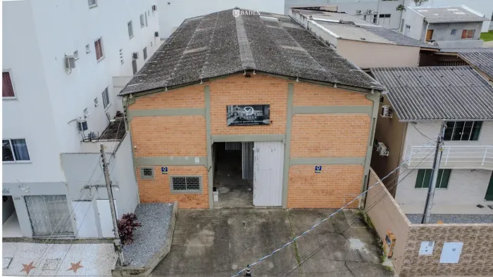 EMPRESA À VENDA em Balneário Camboriú Locação de boxes self storage