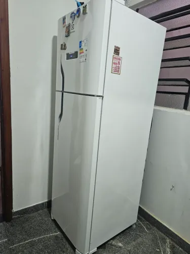 Geladeira Electrolux Frost Free 371L Turbo Congelamento Duplex Cor Branca