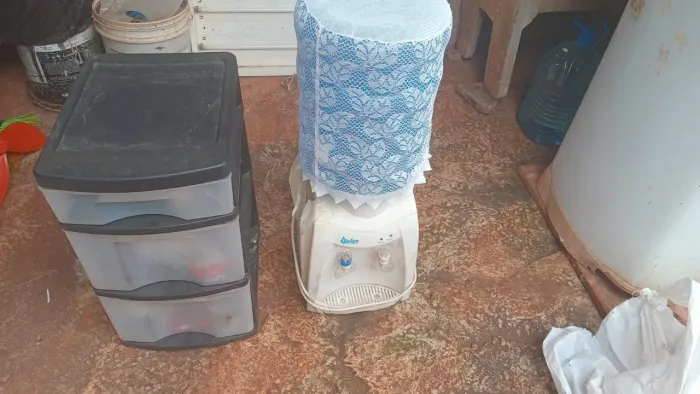 Bebedouro e gaveteiro