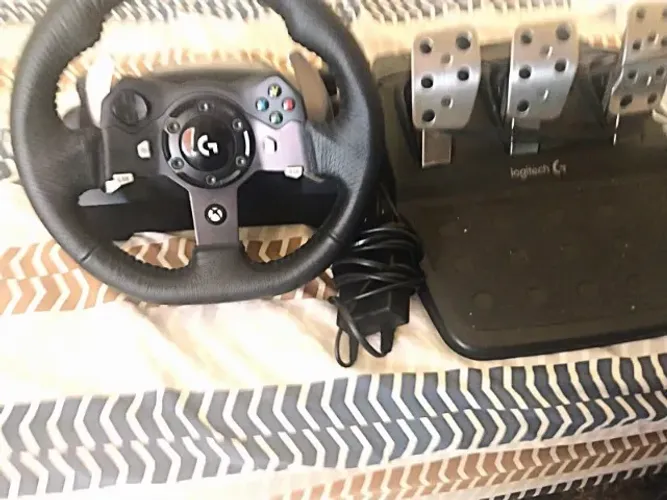 Volante Logitech G920 ForceFeedback - Semi Novo