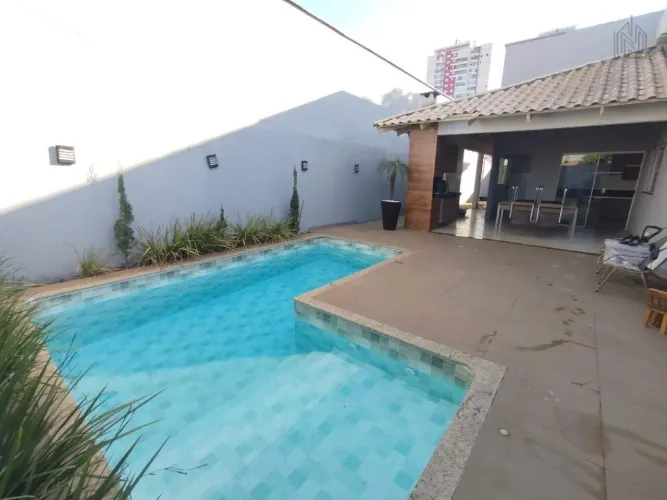 Casa com Piscina - 105 Norte