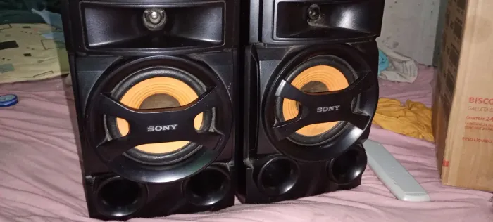 VENDE-SE ESSAS CAIXAS DE SOM DA MAR CA SONY POR APENAS 50 REAIS O PAR