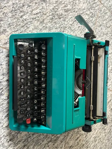Máquina de Escrever Olivetti Studio 45