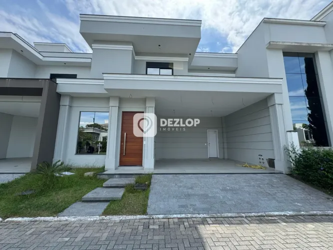Casa à Venda no Deltaville, Biguaçu | 3 Quartos, 3 Suítes no Cond. Garden