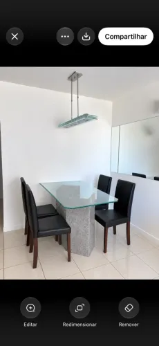 Mesa com 4 cadeiras