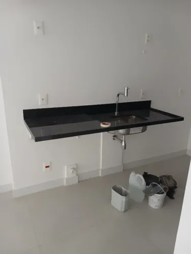 Bancada de pedra com Cuba e torneira, 1,70 x 0,60 cm