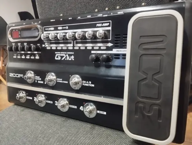 Pedaleira Zoom G7.1ut Console de Guitarra - Banco de Dados de Efeitos