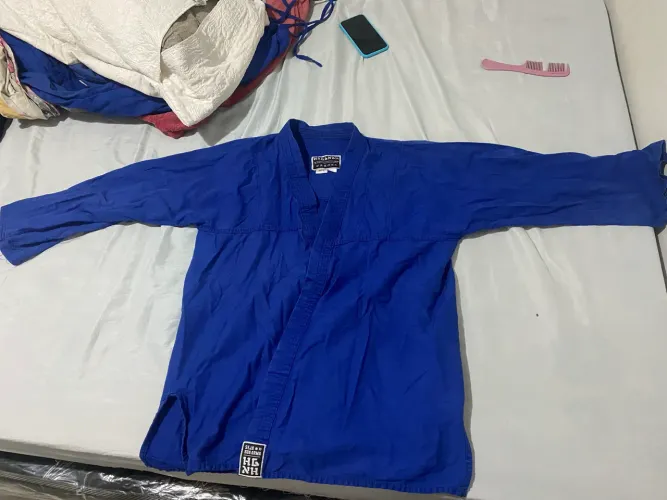 Vendo Kimono Azul HAGANAH, Tamanho: A0 negocio valor