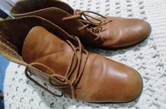 Bota em couro Via Mia calça Tam 35