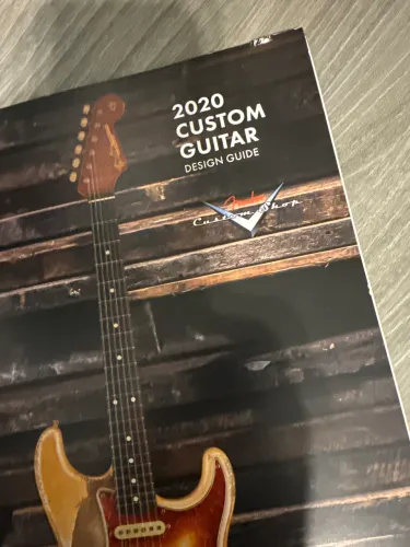 Livro Fender Custom Shop 2020 case Candie
