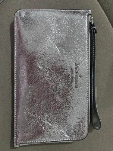 Carteira NWT Kate Spade KE635 Lucy Medium L-Zip Wristlet Metallic Leather Lunar Light