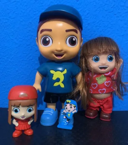 Lote Lucas Neto e Gi são 3 bonecas e mais um bonequinho que está no sapato funcionando