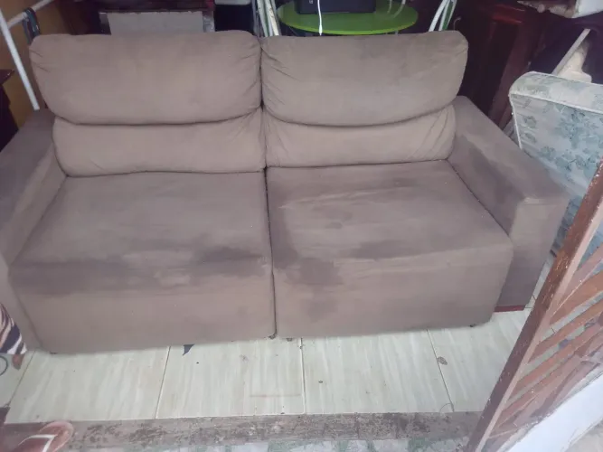 Vendo sofá 02 lugares.
