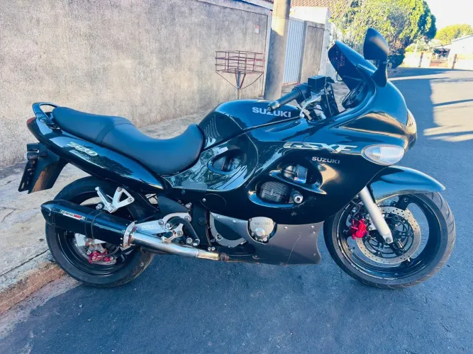 Suzuki GSX 750 F