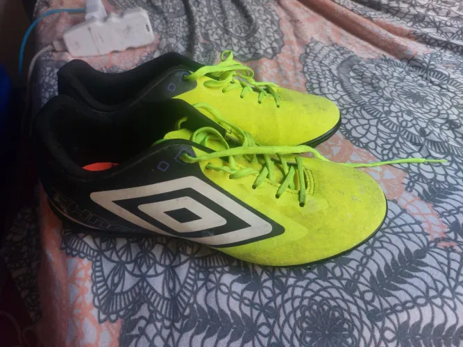 Vendo uma sosaity nova usada apenas duas vezes valor 100,00 enteresado ligar *46