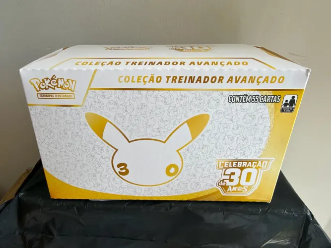 Pokémon Celebração de 30 Anos - ETB Treinador Avançado