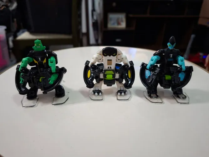 BEN 10 OMNIRTIX.<br>-Figuras de ação -