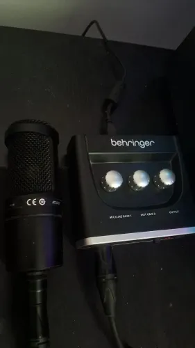 microfone At2020 + behringer um2