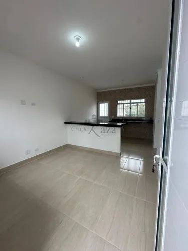 Oportunidade - Casa - Jardim Sant`Anna do Pedregulho - Jacareí - 2 Dormitórios - 80m².