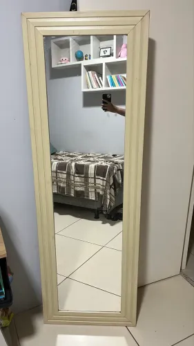 Espelho moderno com moldura 