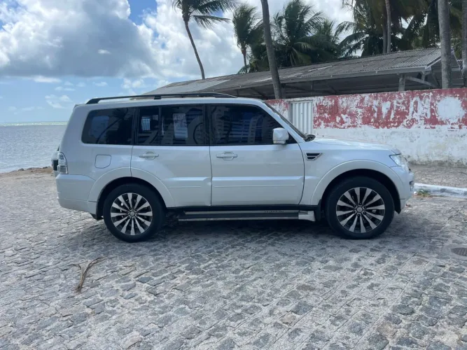 Mitsubishi Pajero HPE Full 3.2 4X4 T.i.dies. 5P AUT 2020