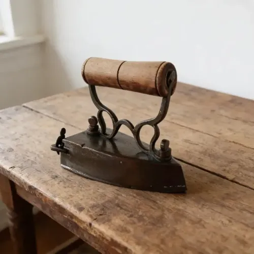 Antigo Ferro em Bronze com Pedra Brasa Inclusa