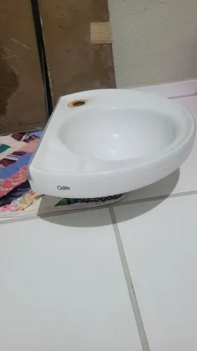 Vendo pia de banheiro, apenas três meses de uso toda bem conservada