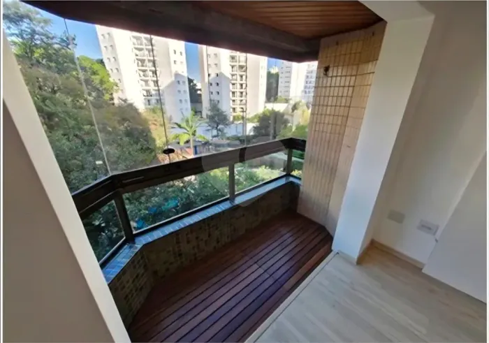 Apartamento amplo, muito bem conservado, com lazer completo na Vila Indiana