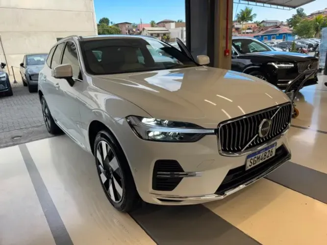 Volvo XC-60 T-8 Ultra 2.0 AWD (híbrido) 2025