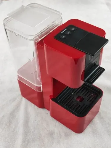 Cafeteira expresso Três corações POP na cor vermelha