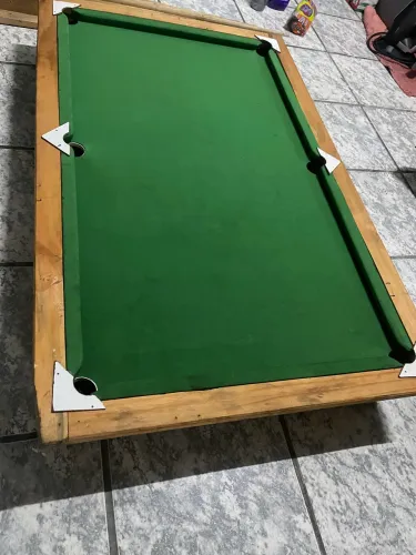 Mesa de sinuca,nunca usada,ótimo para a criançada brincar 