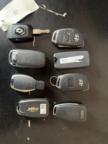? Lote de Chaves Automotivas Originais (Carcaças / Placas / Reposição)