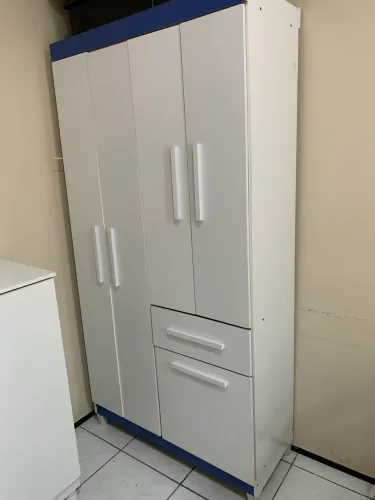 Guarda-roupa infantil