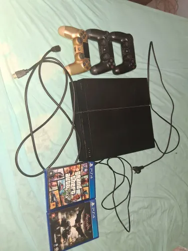 PlayStation 4 Slim 500gb + 3 controles + 2 jogos 