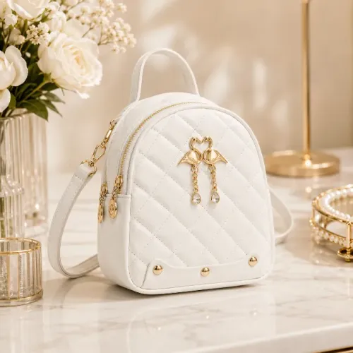 Mini Mochila Feminina Elegante Branca Com Detalhes Dourados