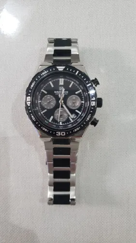 Relógio Naviforce em aço inoxidável